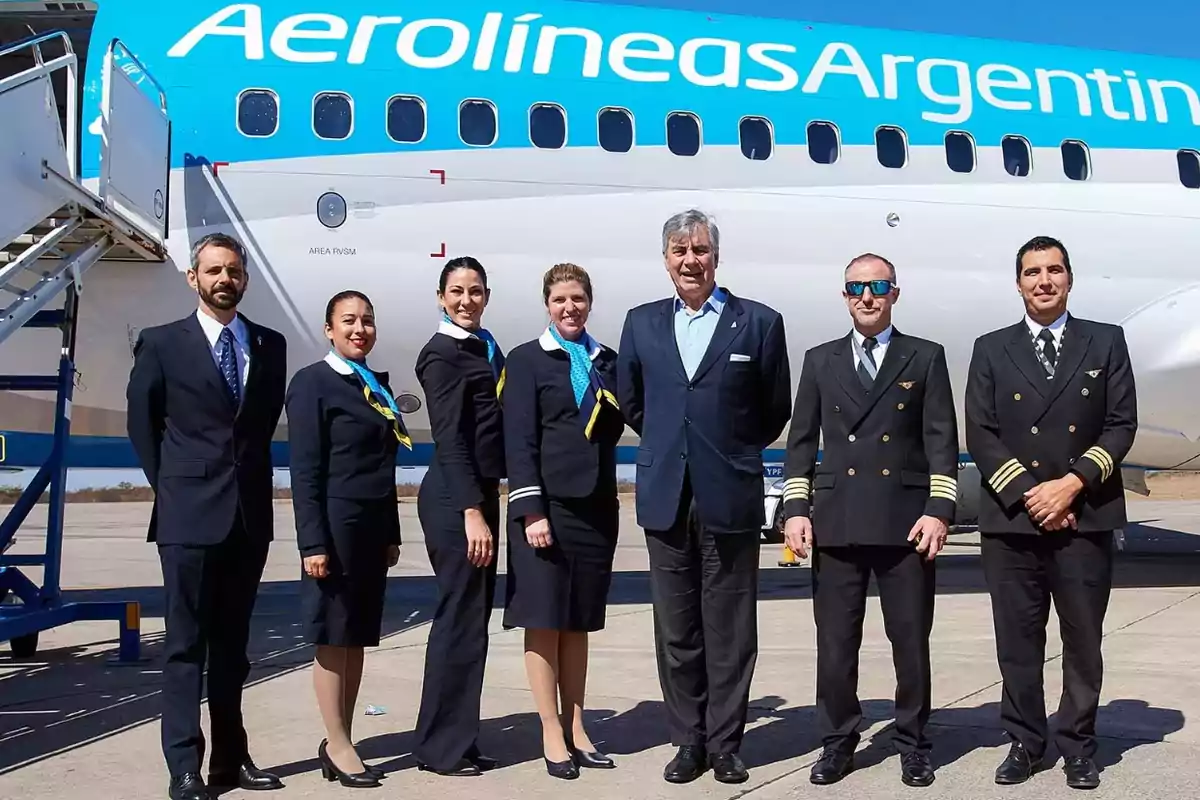 Aerolíneas Argentinas: cuáles son los privilegios que Adorni catalogó como 'inmorales'