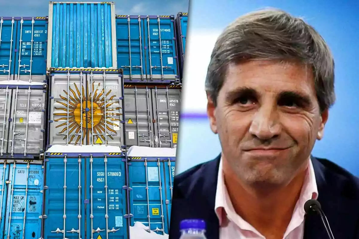 Una pila de contenedores con el sol de la bandera argentina pintado en uno de ellos junto a Luis Caputo en un entorno de conferencia.