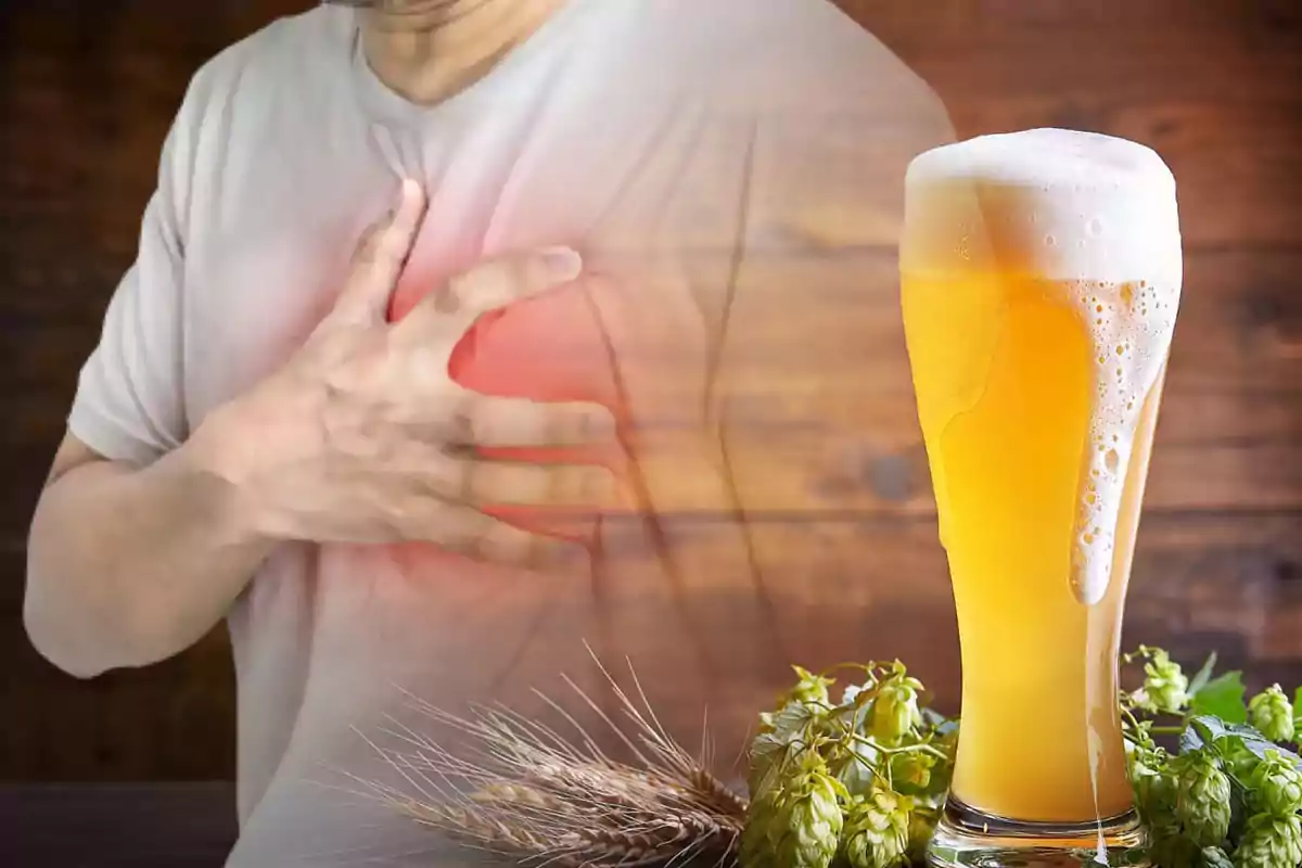 Un hombre con dolor en el pecho junto a un vaso de cerveza espumosa sobre una mesa de madera mostrando los efectos del consumo diario de cerveza en la salud cardiovascular.