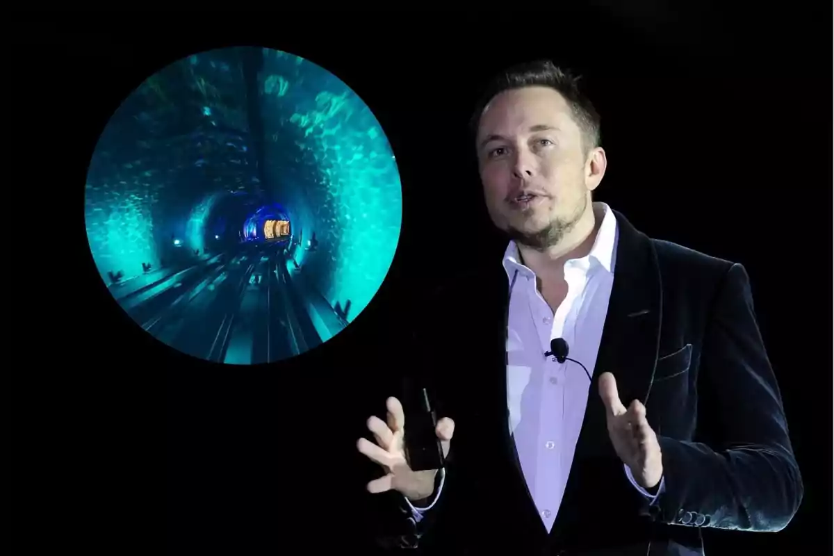 Elon Musk hablando en público con una imagen de un túnel iluminado en el fondo, presentando el proyecto del túnel submarino para conectar Nueva York y Londres.