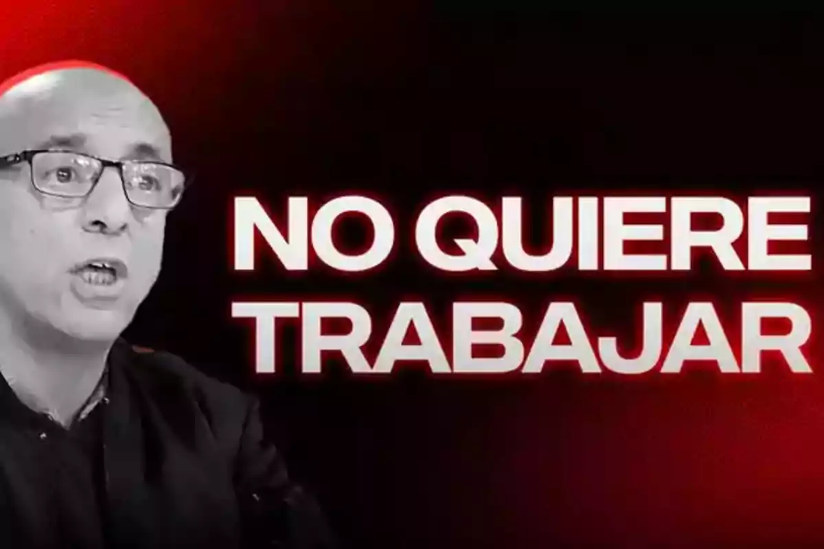 Hombre con gafas junto a un texto que dice "No quiere trabajar" sobre un fondo rojo y negro.