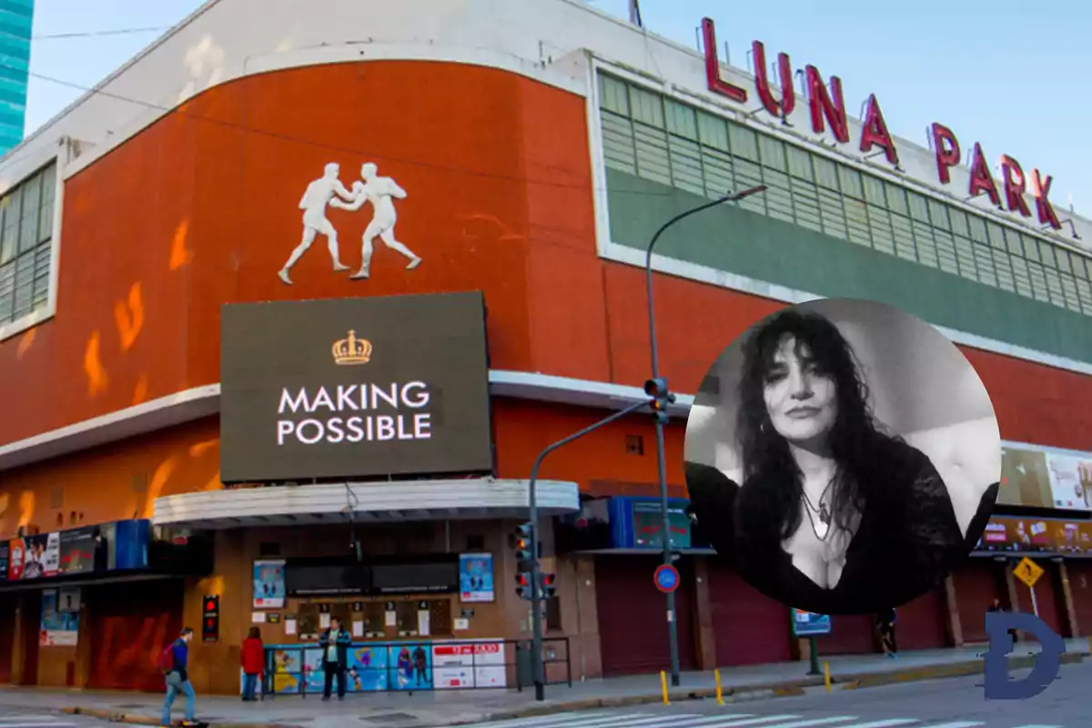 Fachada del estadio Luna Park con un cartel que dice "Making Possible" y un recuadro circular con la imagen de una mujer.