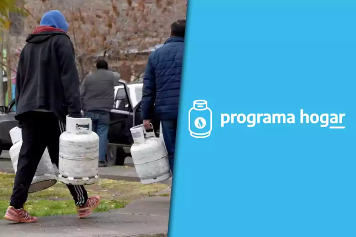 Personas cargando cilindros de gas en la calle junto a un gráfico que dice "programa hogar" del ANSES.