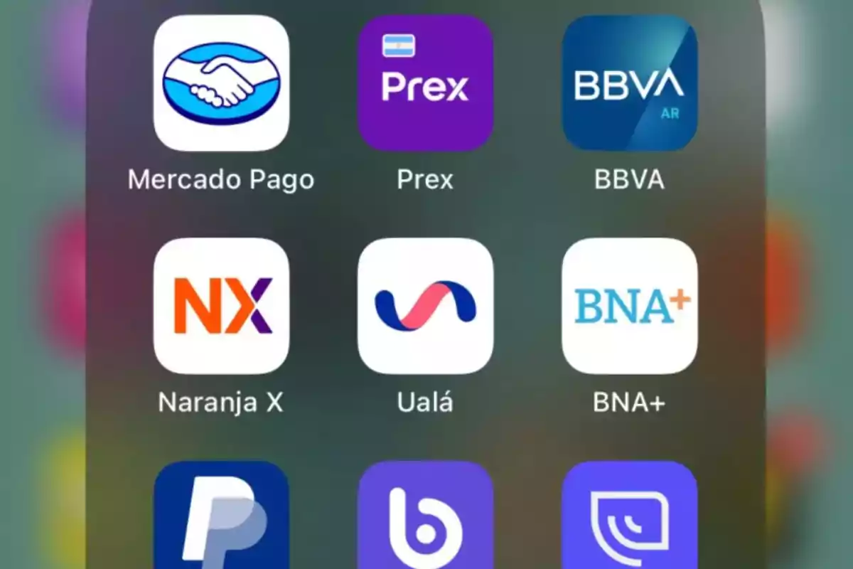 Iconos de aplicaciones financieras en un dispositivo móvil, incluyendo Mercado Pago, Prex, BBVA, Naranja X, Ualá, BNA+, PayPal y Brubank.