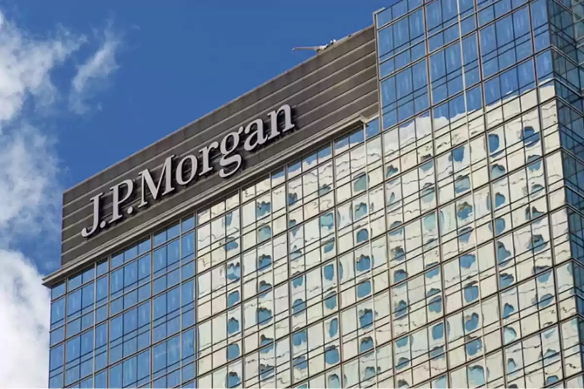 Office building with the J.P. Morgan logo on top and a blue sky in the background.