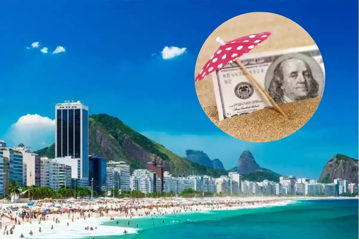 Vista de una playa concurrida con edificios altos y montañas al fondo en Brasil y un primer plano de un billete de cien dólares parcialmente cubierto de arena con una sombrilla pequeña encima, representando la eliminación del impuesto PAIS para viajes al exterior.