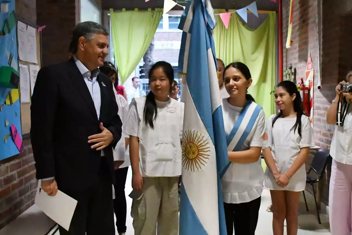 A group of people at a school event with an Argentine flag.